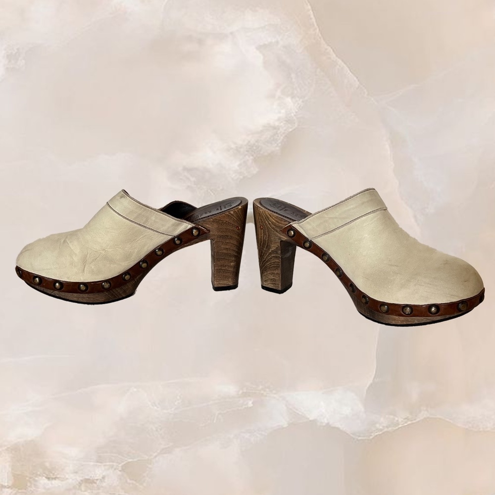 HENRY CUIR POUR BARNEYS NY Beige Leather Slip On Clogs High Heels Women's Sz 36